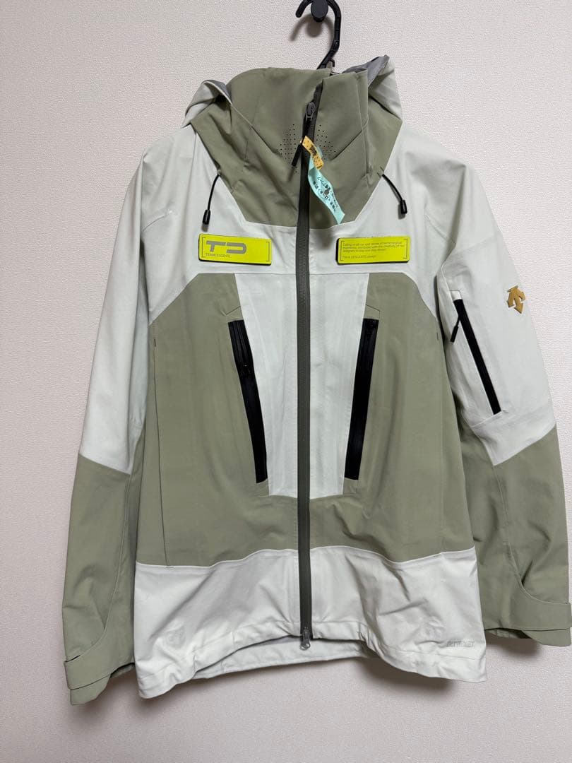 ゆ*ん様 DESCENTE TDスキーウェア Mサイズ 上下＋ミドラー3点セット 楽天市場】デサント スキーウェア 上下の通販