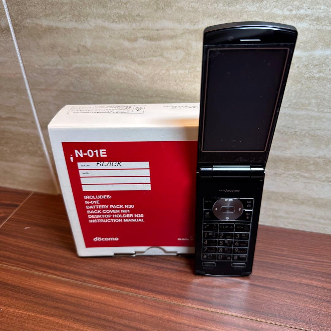 docomo N-01E フリップフォン 5551 ドコモ、フィーチャーフォン「N-01E」の新色を6月14日発売 - ケータイ